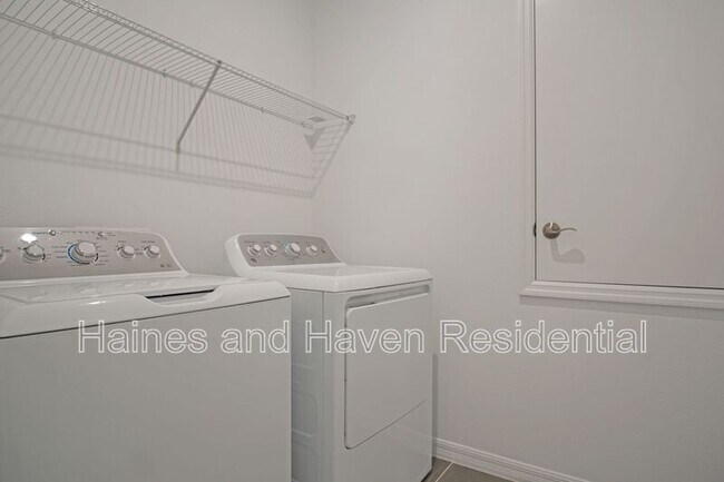 Building Photo - 1315 Normandy Dr