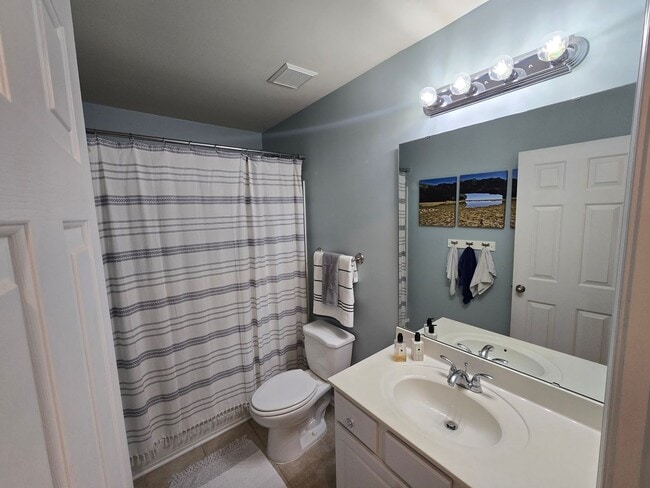 Building Photo - Beautiful Apex Townhome with Greenway Access & Community Amenities