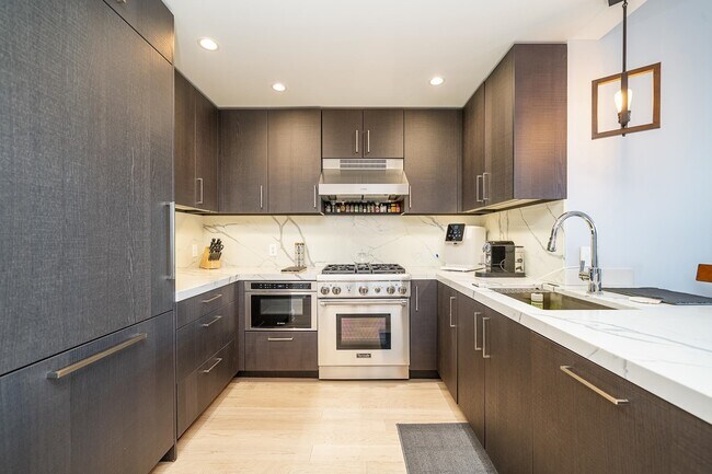 Building Photo - 1400 Hudson St