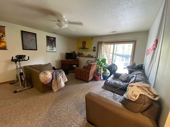 Building Photo - $2,250 | 4 Bedroom, 3.5 Bathroom Duplex | ...