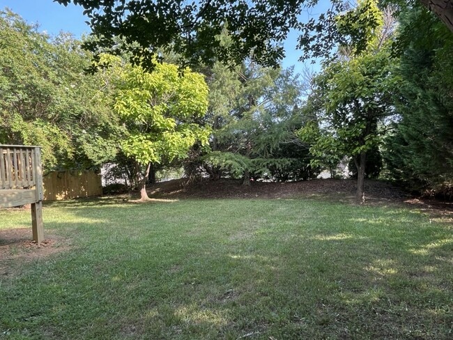 Building Photo - Great 3 Bed, 2 Bath Ranch home in Concord'...