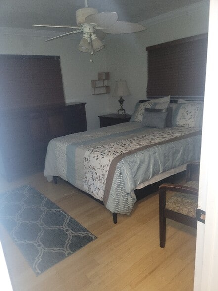 Building Photo - 15000 S River Dr