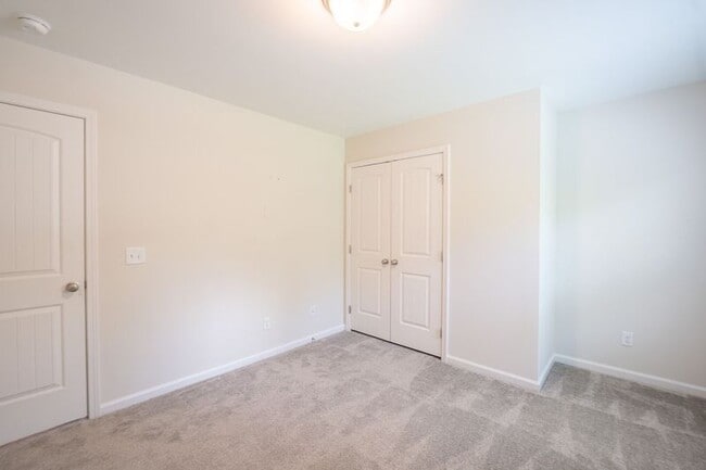 Building Photo - 257 Cromer St