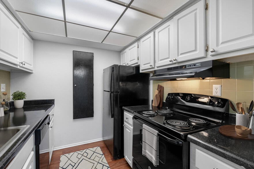 Building Photo - Regency