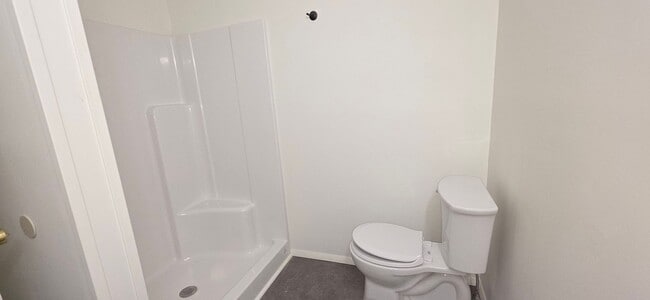 Building Photo - 3 Bedrooms! 2 Baths! Beautifully Updated! $1195