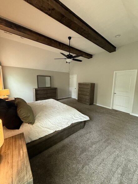 Master bedroom - 1110 Stonebrook Dr