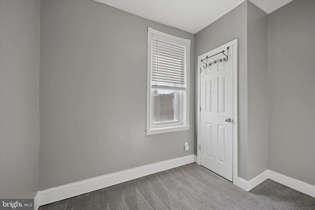 Building Photo - Modern 3-Bedroom Rowhome with Backyard Pat...
