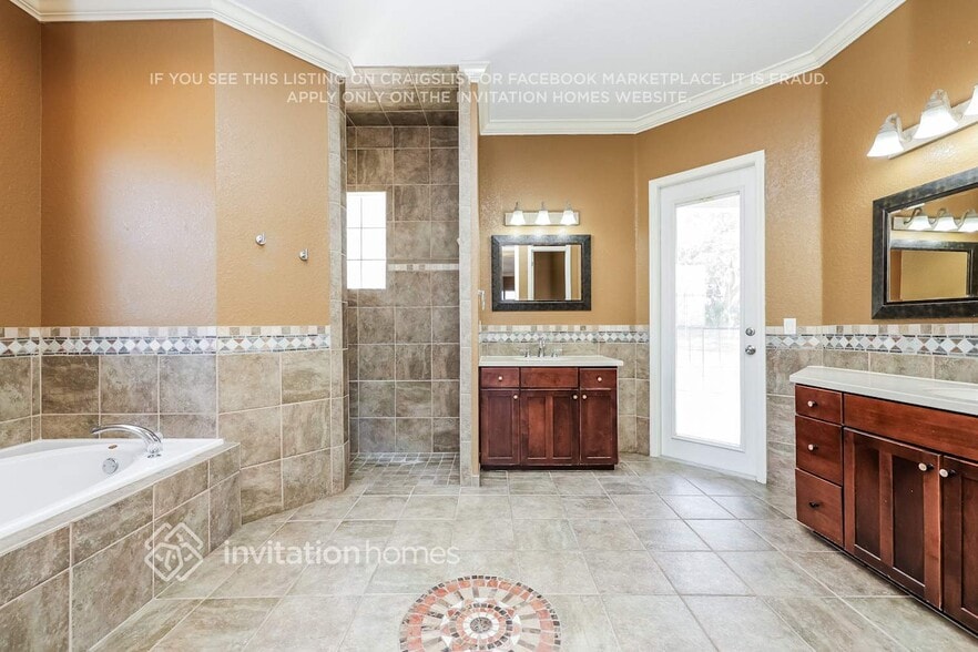 Building Photo - 4810 Red Rooster Rd