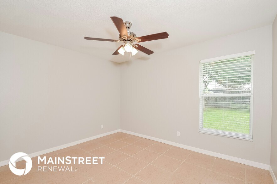 Building Photo - 3858 N Chamberlain Blvd