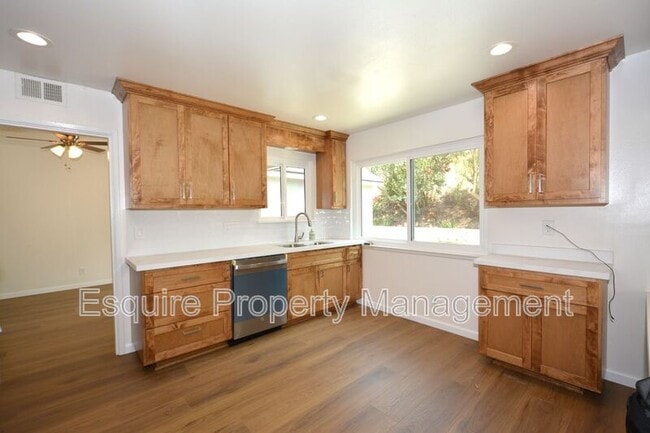 Building Photo - 283 Calle Higuera