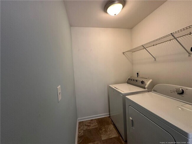 Building Photo - 20 Old English Ln