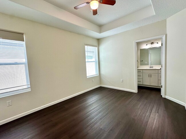 Building Photo - Live smart & stylish in this modern 3BR Eu...