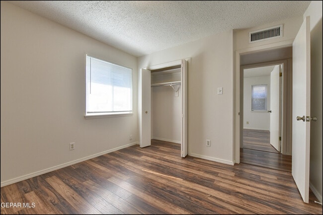 Building Photo - 3433 Clearview Ln