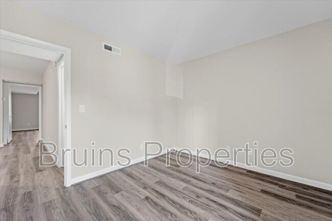 Building Photo - 1504 Benjamin Pkwy