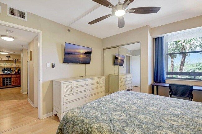 Building Photo - 950 Lavers Cir