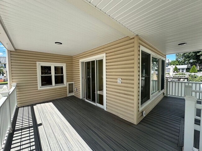 Building Photo - 321 Hemlock St
