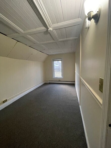 Building Photo - 45 1/2 Willow St