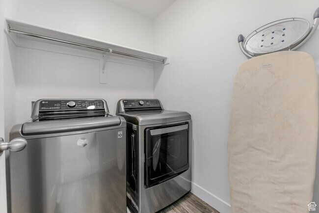 Building Photo - 4713 E Lk Cor Dr
