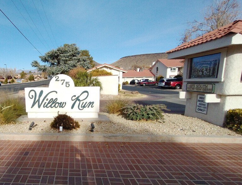 Building Photo - 275 S Valley View Dr
