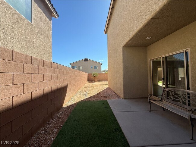 Building Photo - 9341 Forest Meadows Ave