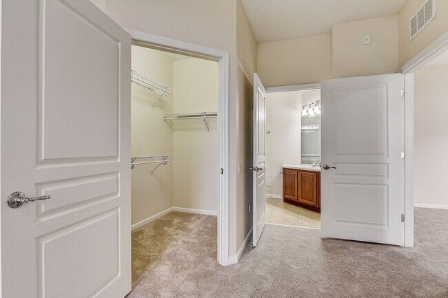 Building Photo - Beautifully Maintained 3-Bedroom, 2-Bathro...