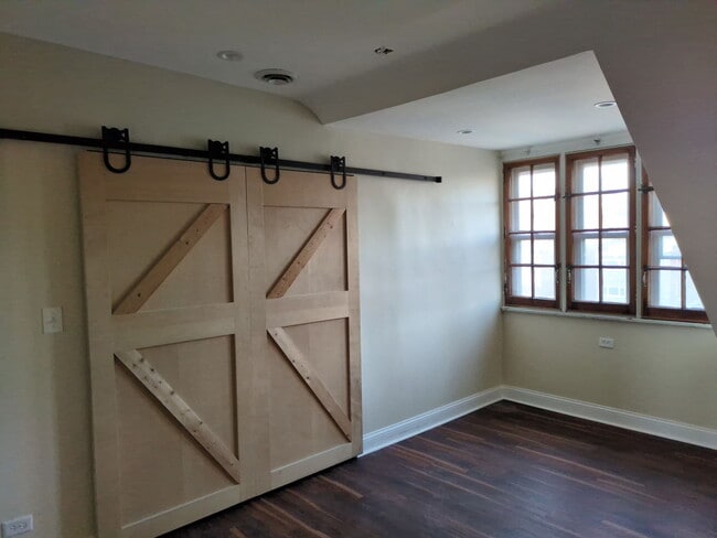 Building Photo - 420 N Pine Ave