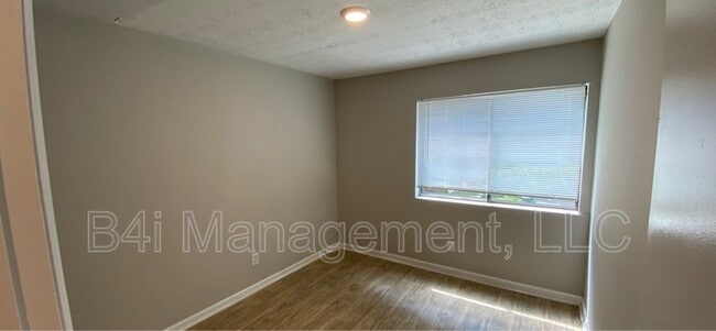 Building Photo - 918 Lakewood Ln