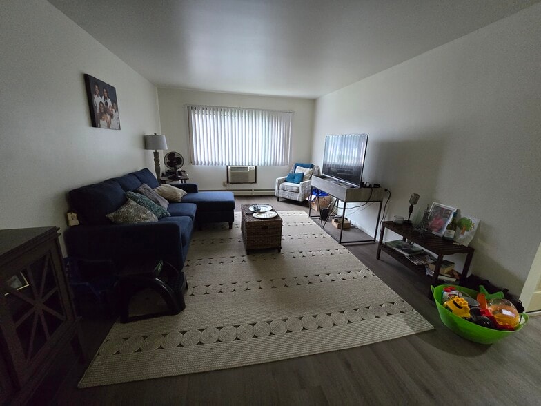 Livingroom - 4521 S Ahmedi Ave