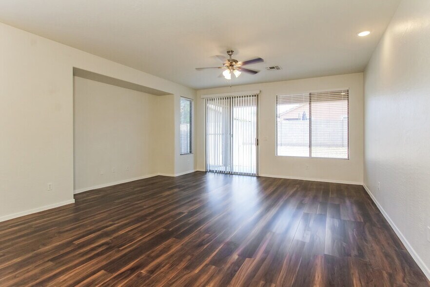 Building Photo - 15248 W Port Royale Ln