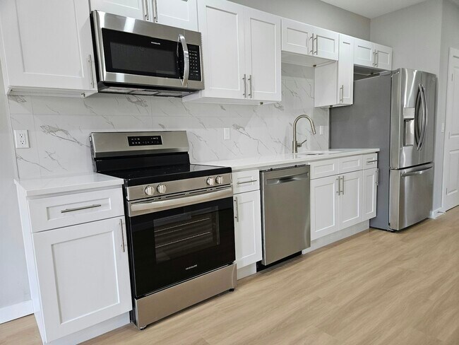 Building Photo - 1487 5th Ave