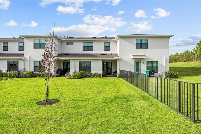 Building Photo - 14042 SW Thorens Dr