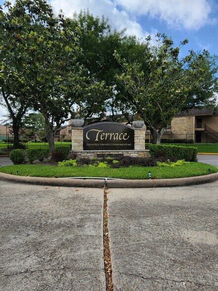 Building Photo - 10555 Turtlewood Ct