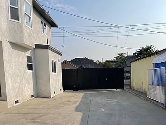 Building Photo - Modern 3BD/2BA in Arts District! Pet Frien...