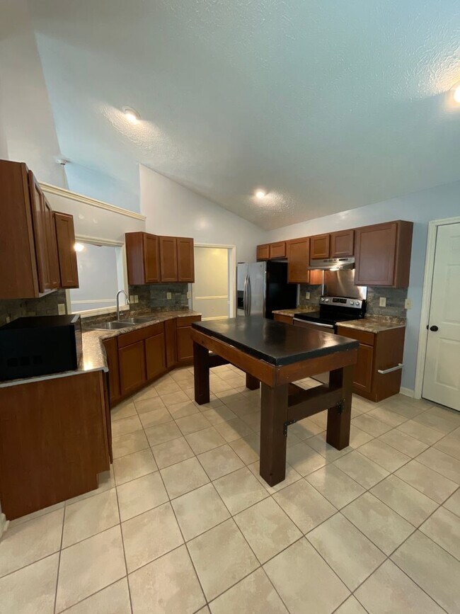 Building Photo - Charming Home in Havelock