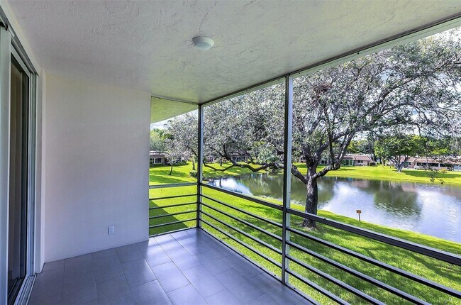 Building Photo - 3611 Oaks Clubhouse Dr