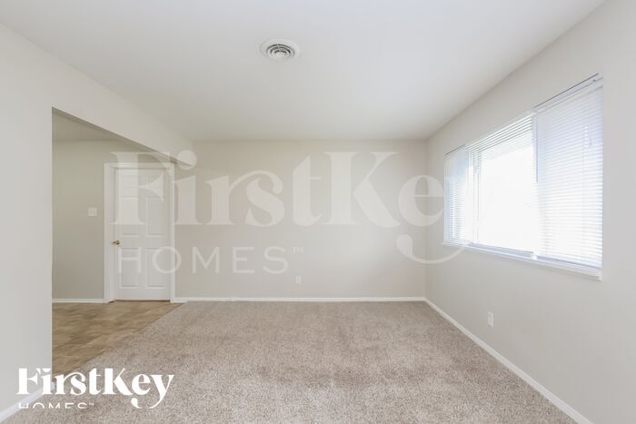 Building Photo - 221 Grovewood Dr