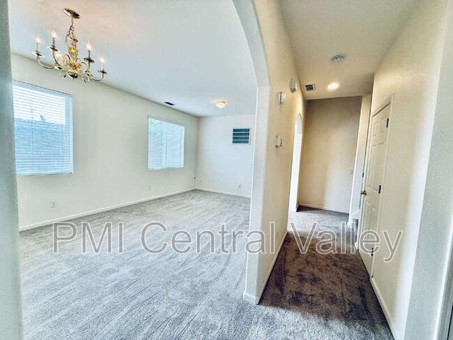 Building Photo - 2125 Carson Oak Ct