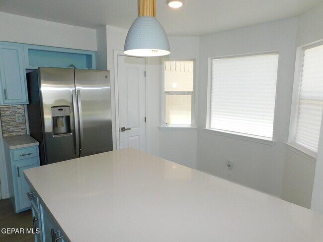 Building Photo - 617 Colchester Dr