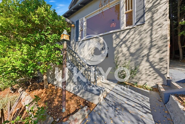 Building Photo - 860 Portal Ave