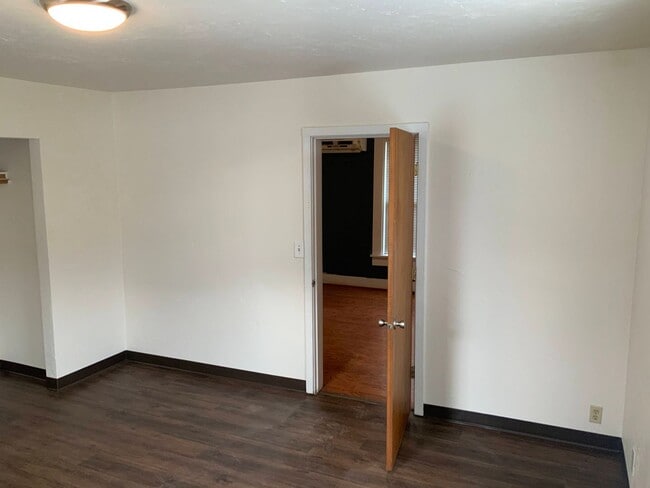Building Photo - 2 Bedroom House in Whiteaker