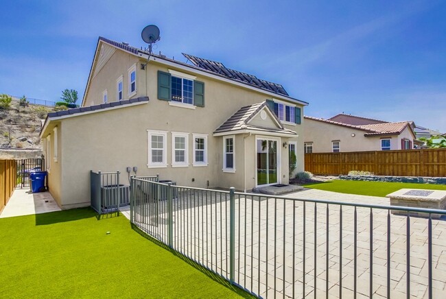 Building Photo - Beautiful Sky Ranch home with Spectacular Views!