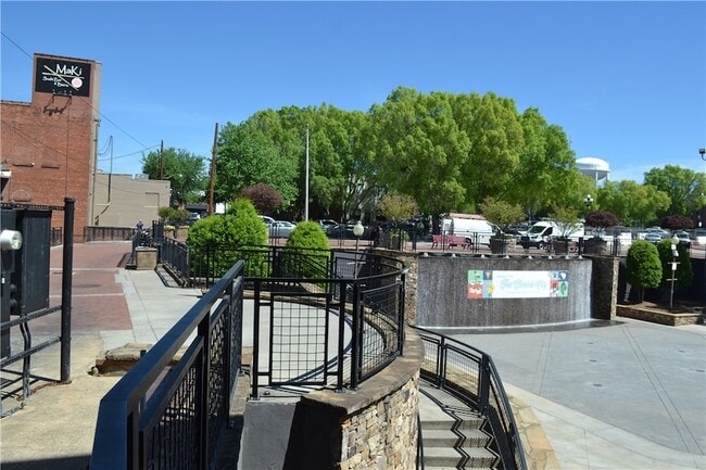 Building Photo - 205 E Broad St