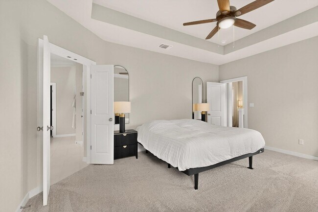 Building Photo - 1008 Summer Gln