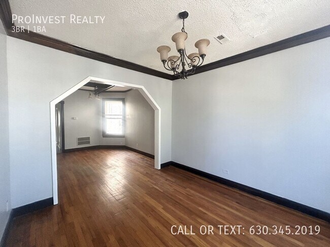 Building Photo - 4356 S Wells St