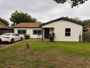 Building Photo - 2122 Riviera Dr