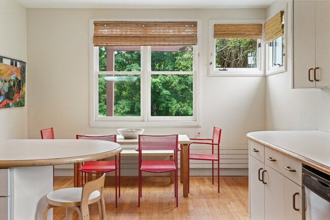 Building Photo - 175 Ruggles Ave