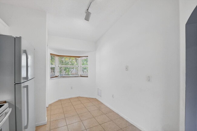 Building Photo - 3790 N Jog Rd