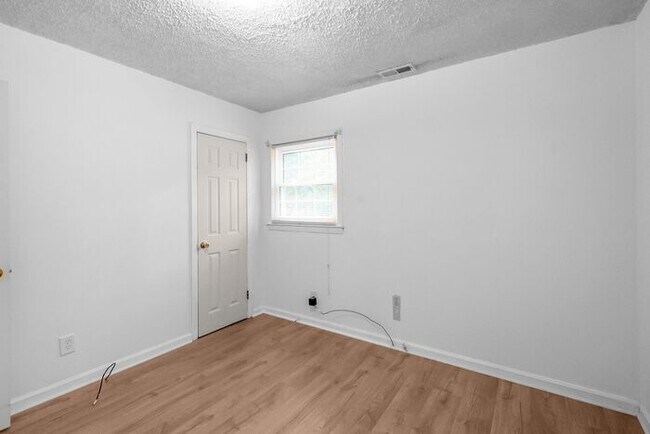 Building Photo - Space to Live, Room to Dream, 4BR/2BA with flex space, office, 2 car dettached garage and ample p...