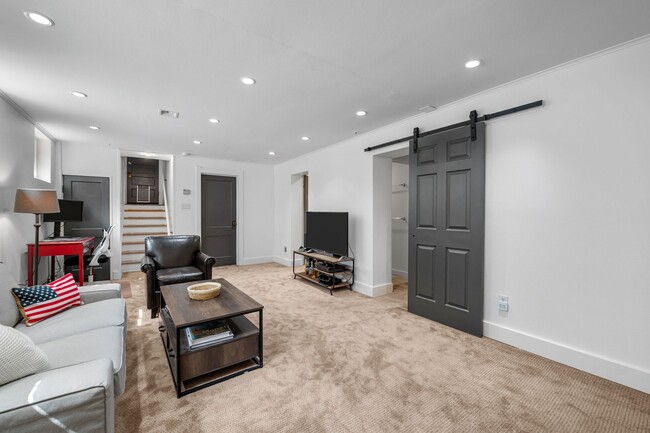 Building Photo - Gorgeous Washington Park Bungalow!