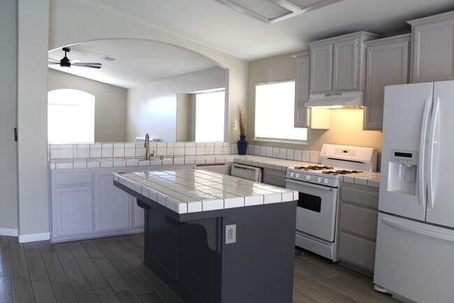 Building Photo - North West Home with Solar and Pool for Rent